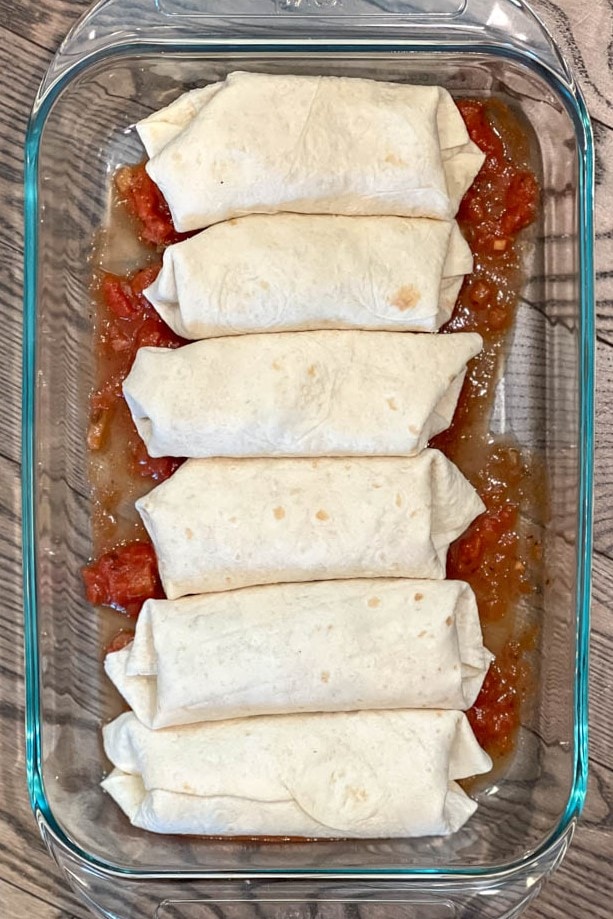 Wraps on salsa